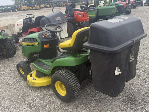 2009 John Deere D110 Lawn & Garden Tractors