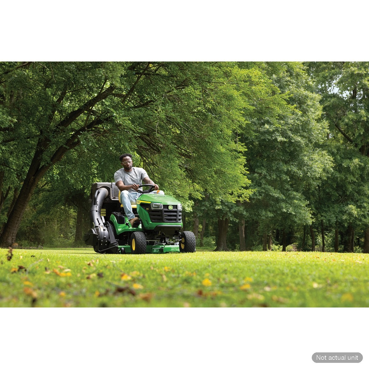New In-Stock 2026 John Deere S220 Lawn & Garden Tractors at Koenig Equipment in Lebanon, OH - PhotoXL1