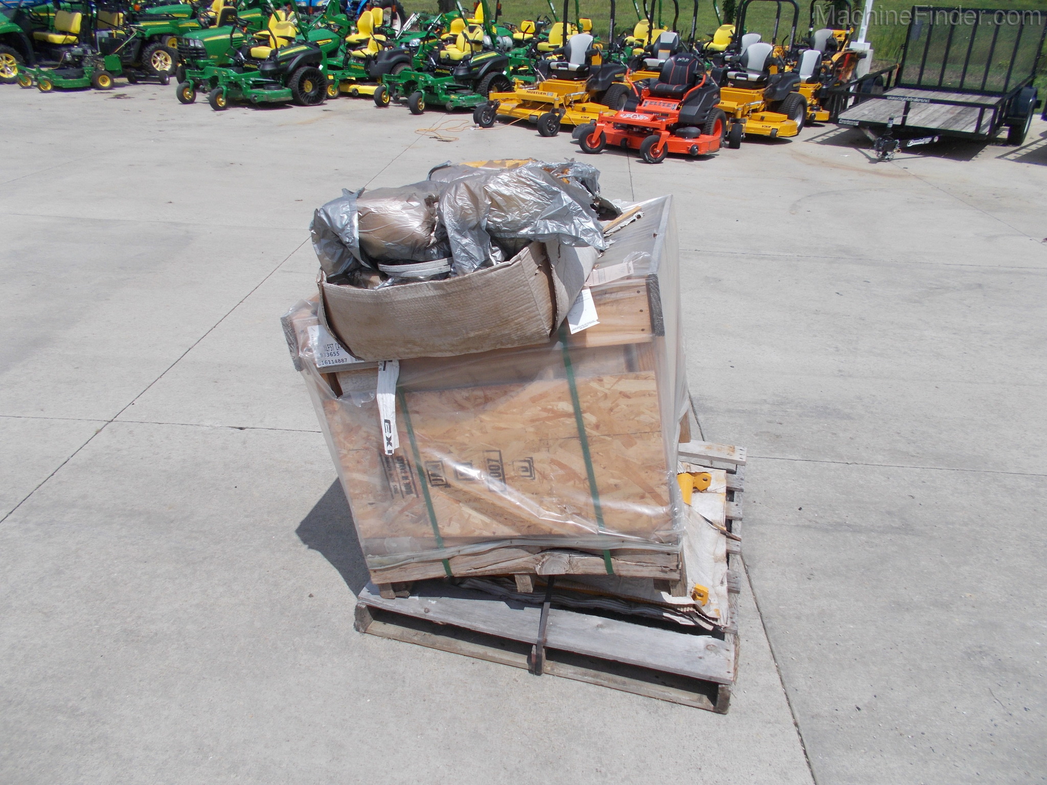 2017 Hustler BAGGER Image 4