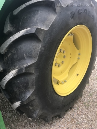 2015 John Deere 5085E Image 2