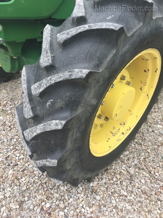 2015 John Deere 5085E Image 3