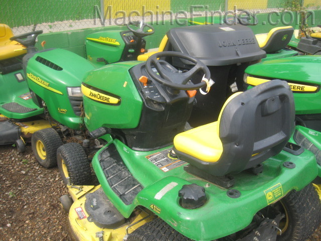 2006 John Deere X324 Image 3