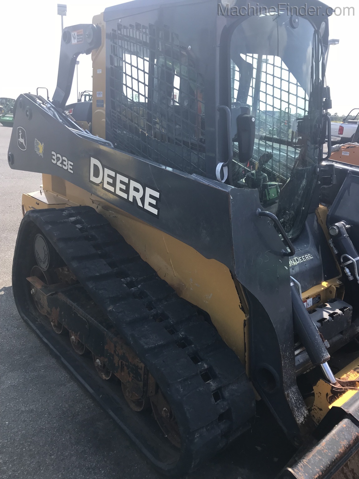 2017 John Deere 323E Image 3