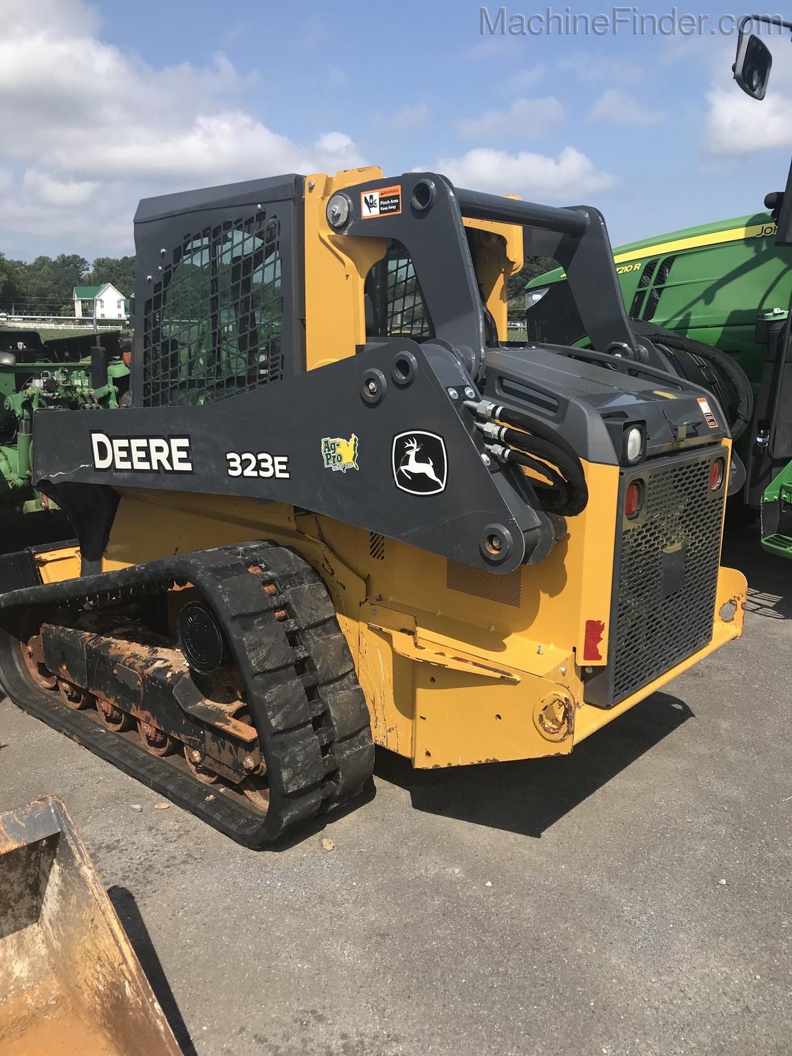 2017 John Deere 323E Image 4