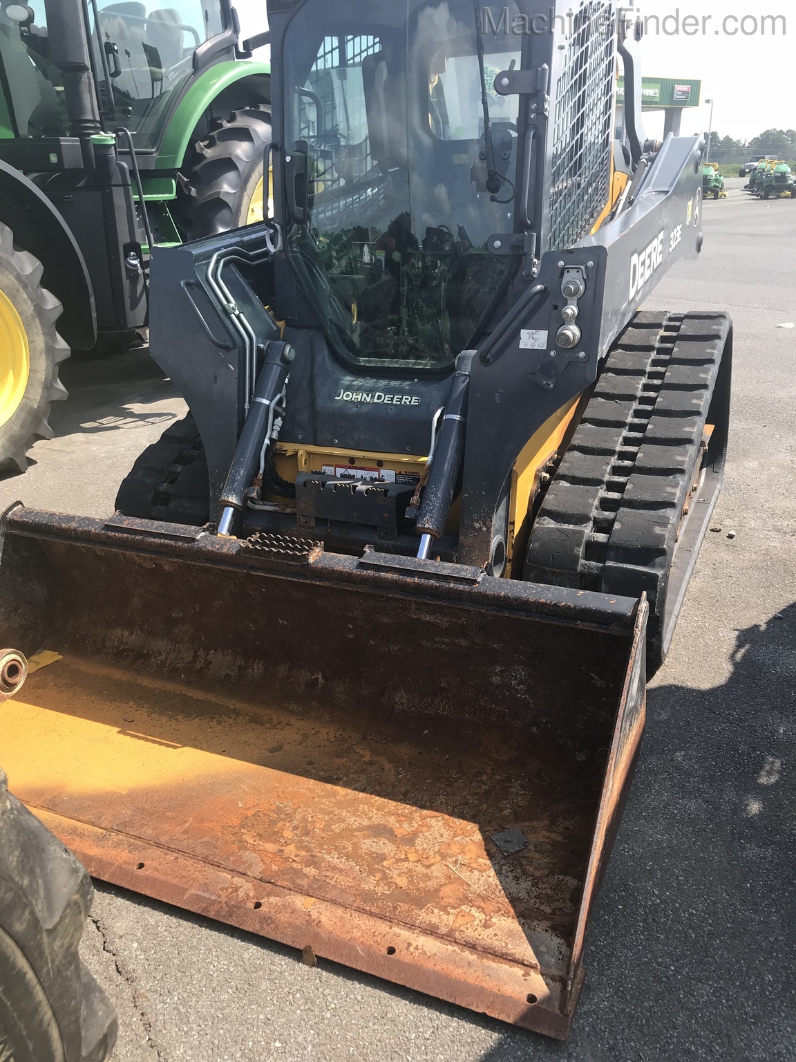 2017 John Deere 323E Image 5