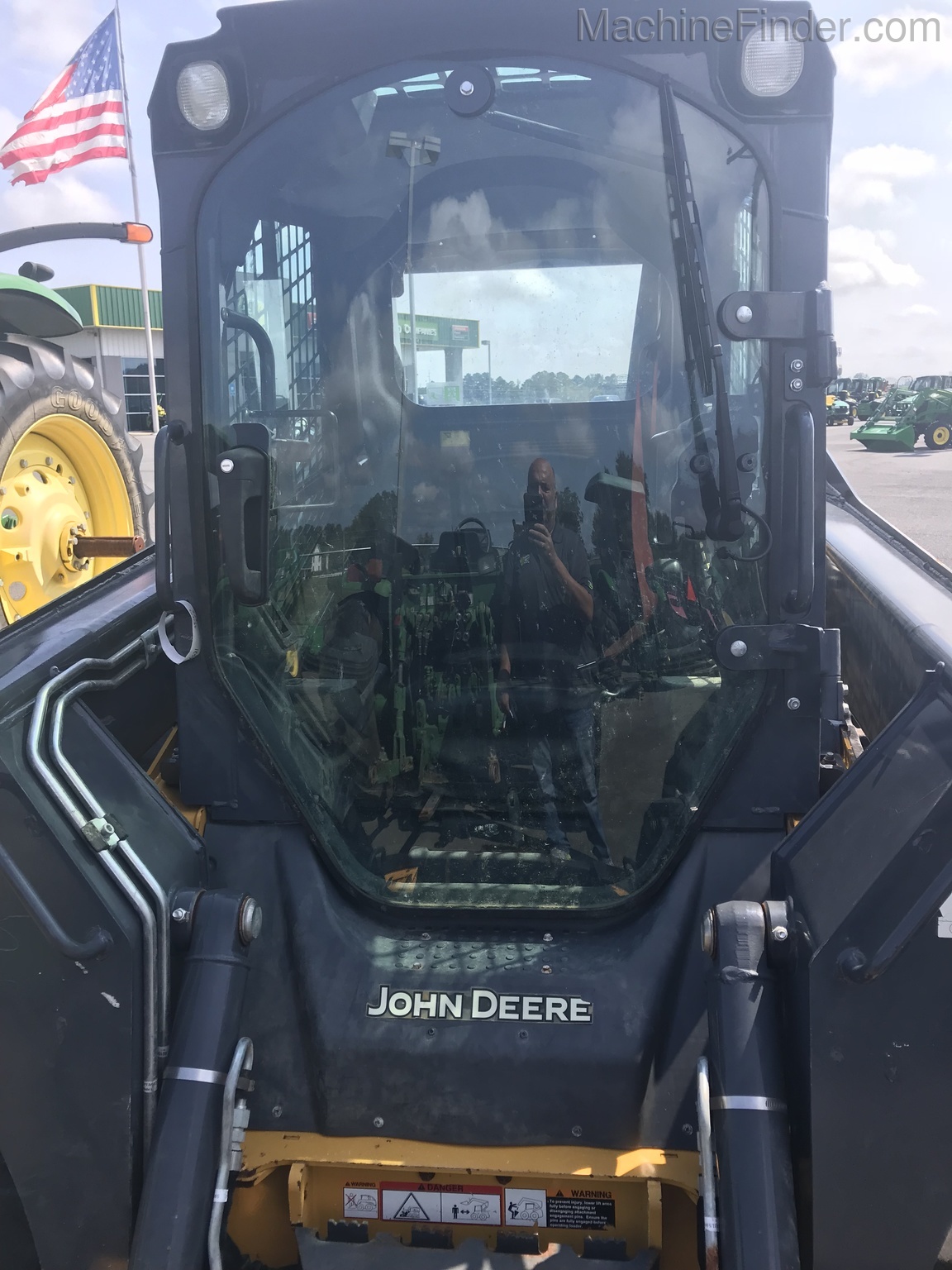 2017 John Deere 323E Image 6