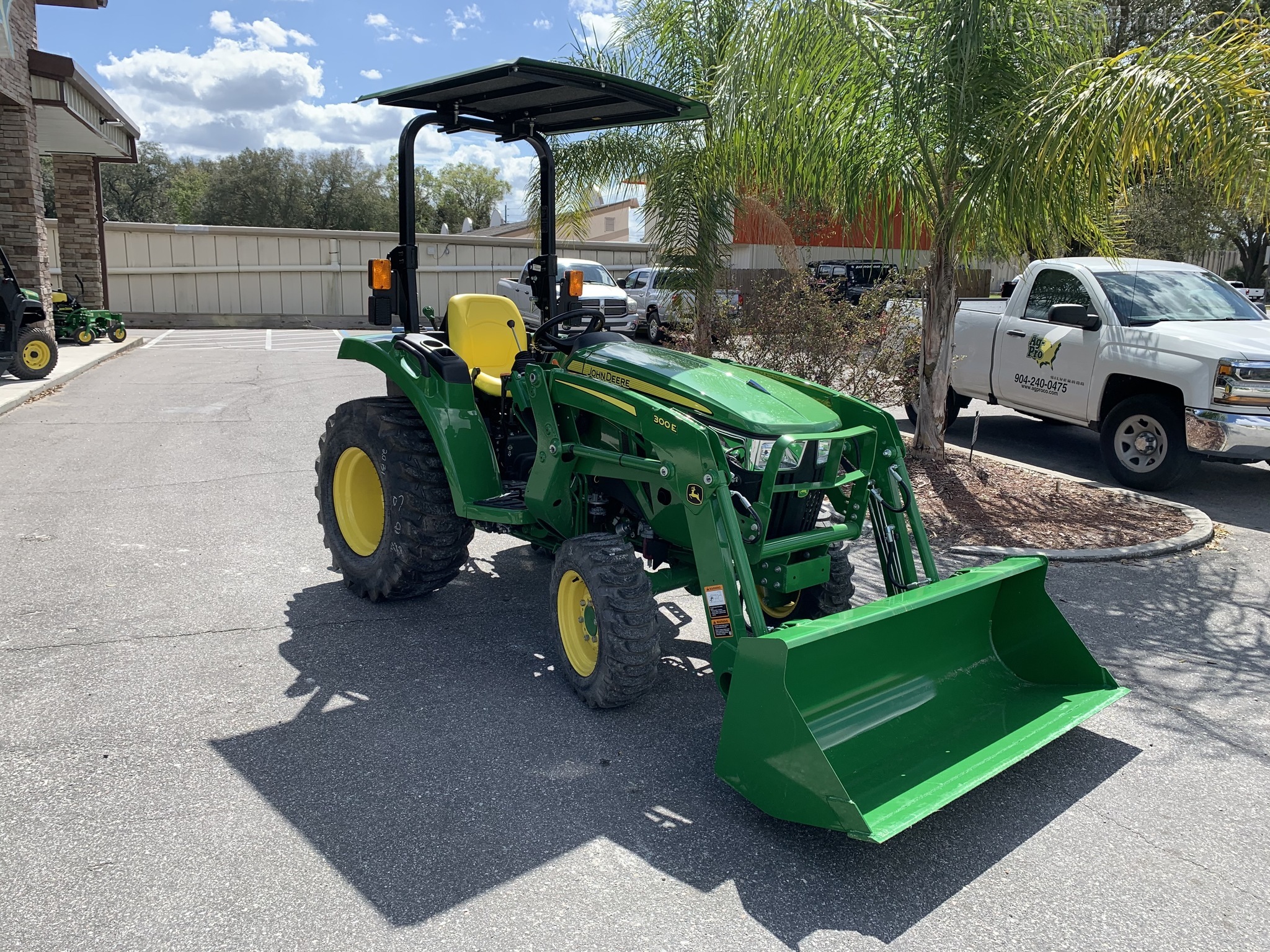 2020 John Deere 3035D Image 1