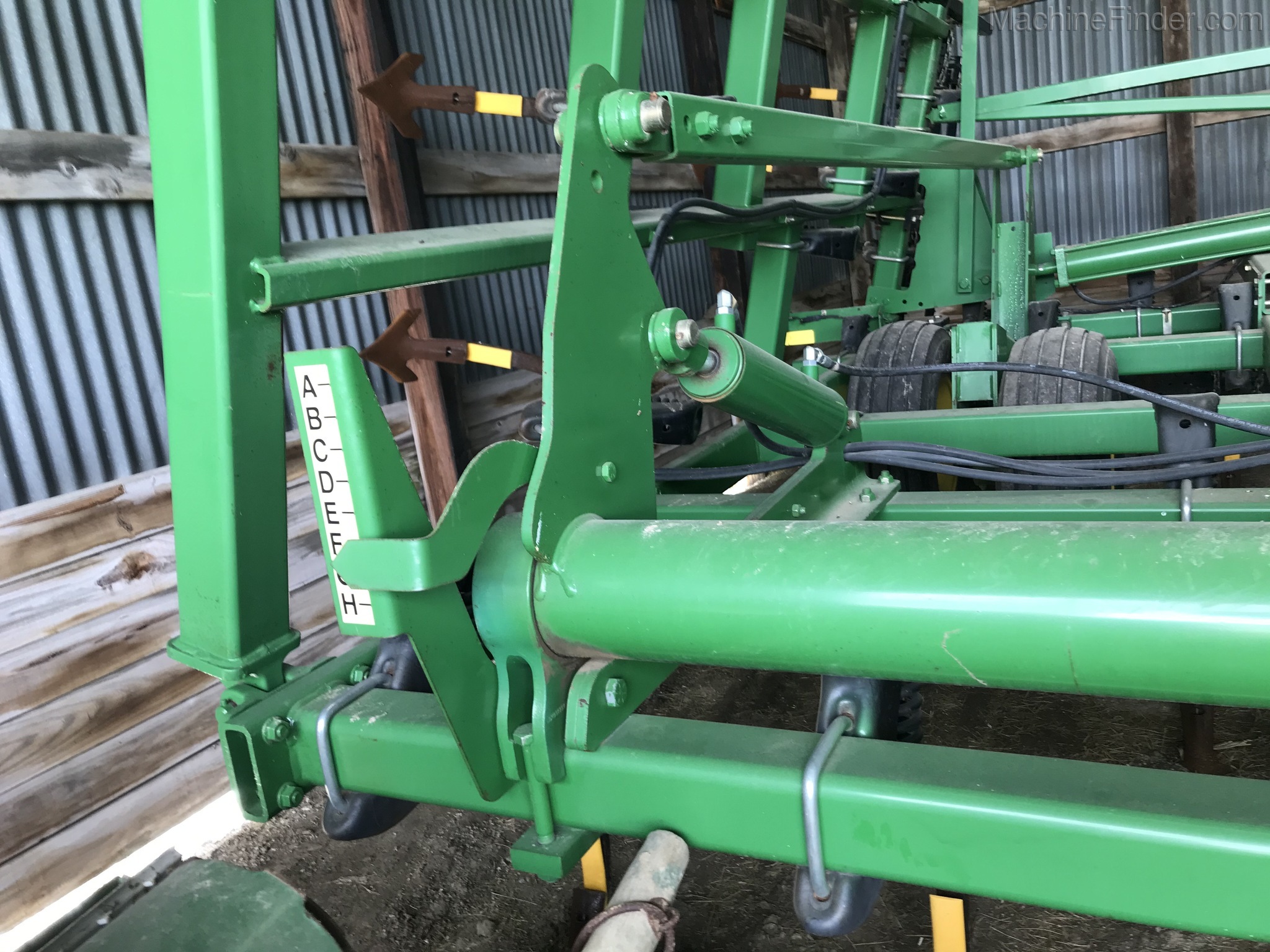 2009 John Deere 2210 Image 9