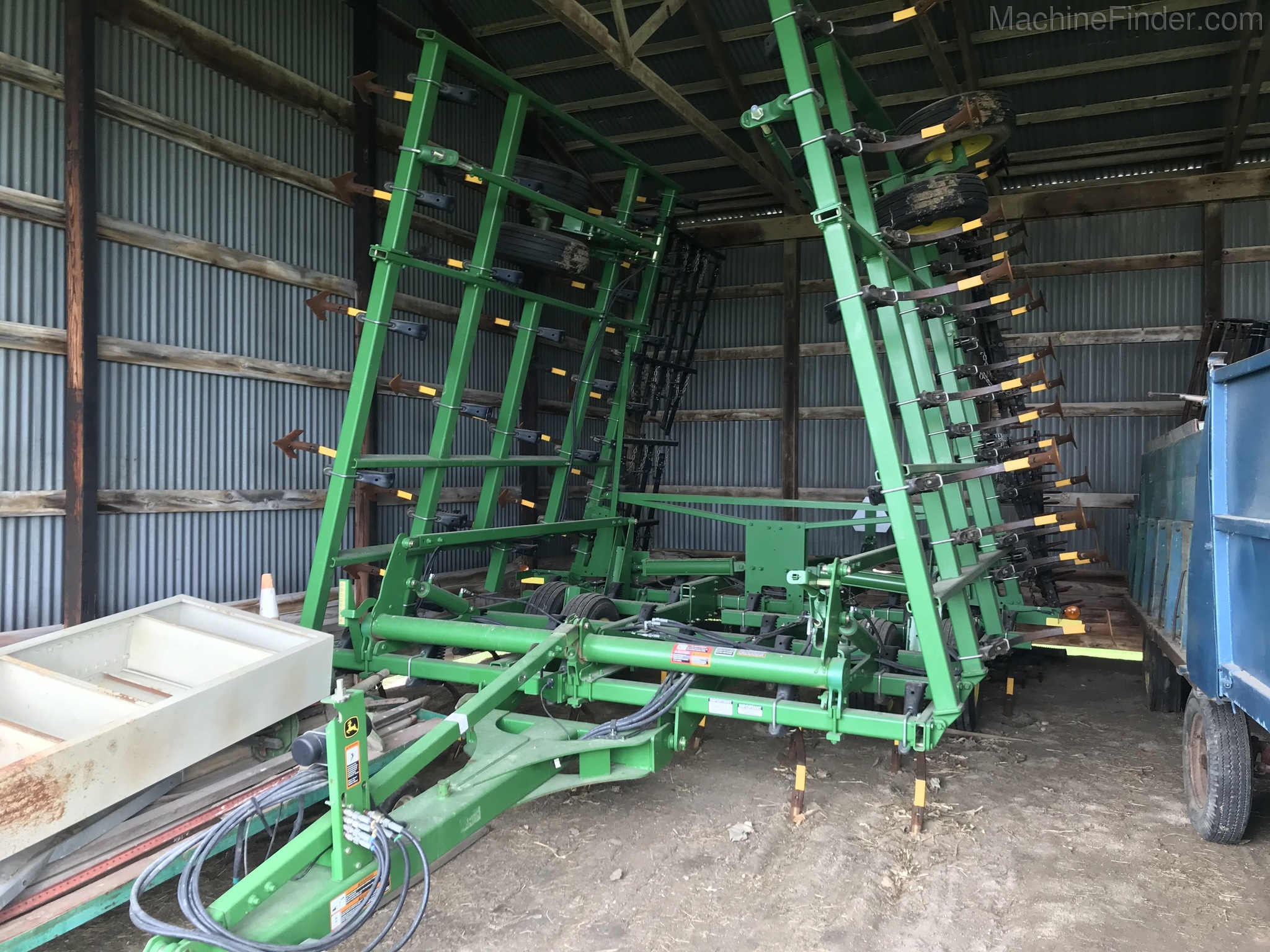 2009 John Deere 2210 Image 3