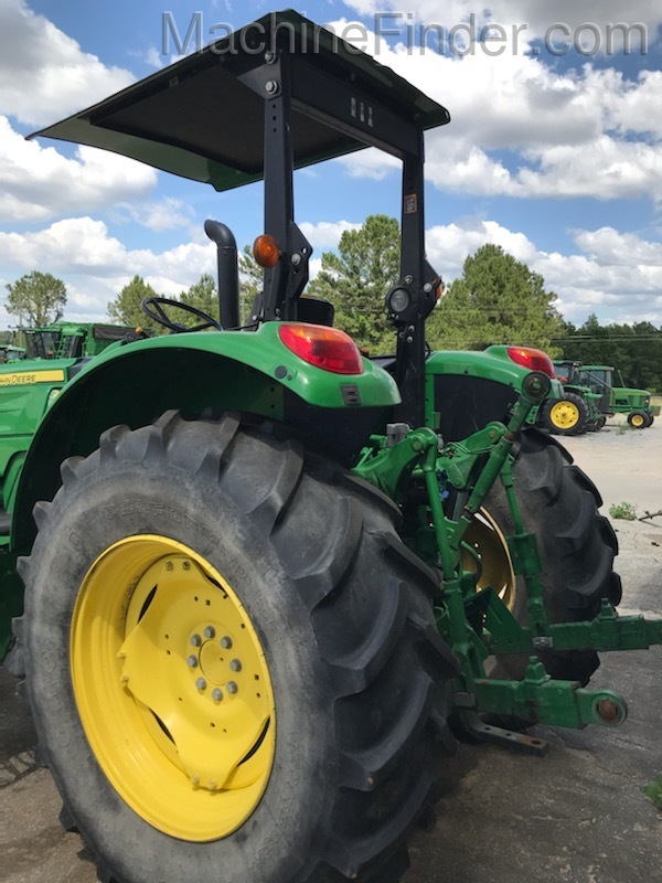 2017 John Deere 6110M Image 3