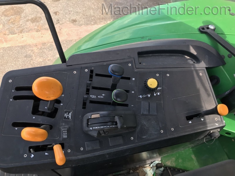 2017 John Deere 6110M Image 5