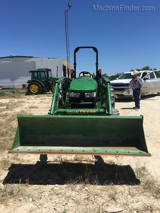 2015 John Deere 4044M Image 3