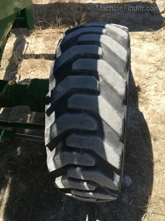 2015 John Deere 4044M Image 5