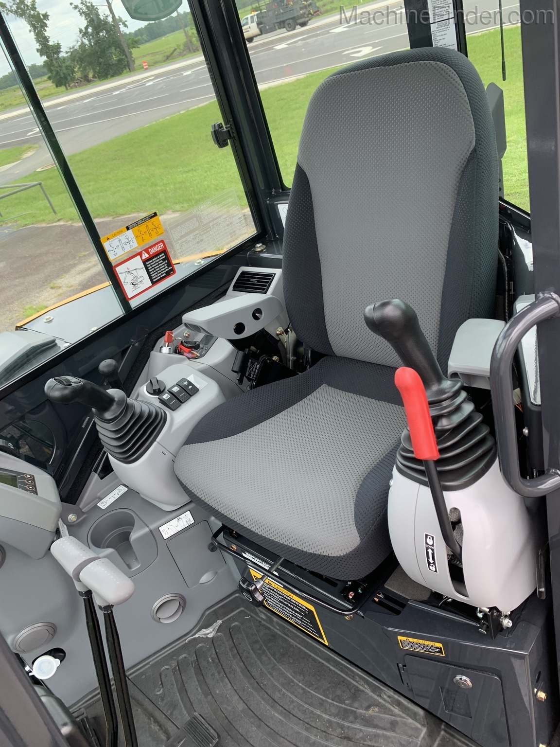 2020 John Deere 50G Image 7