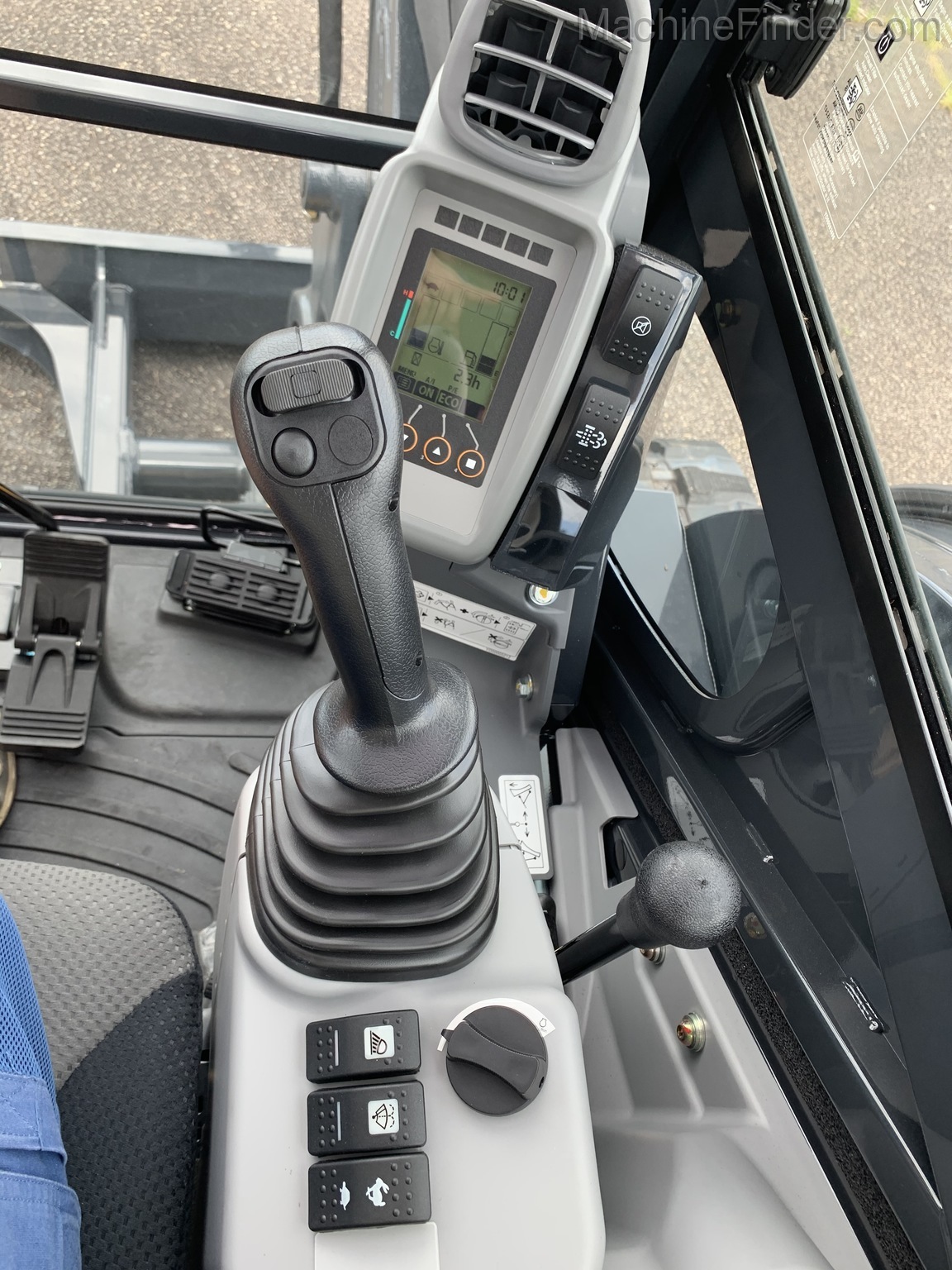 2020 John Deere 50G Image 10