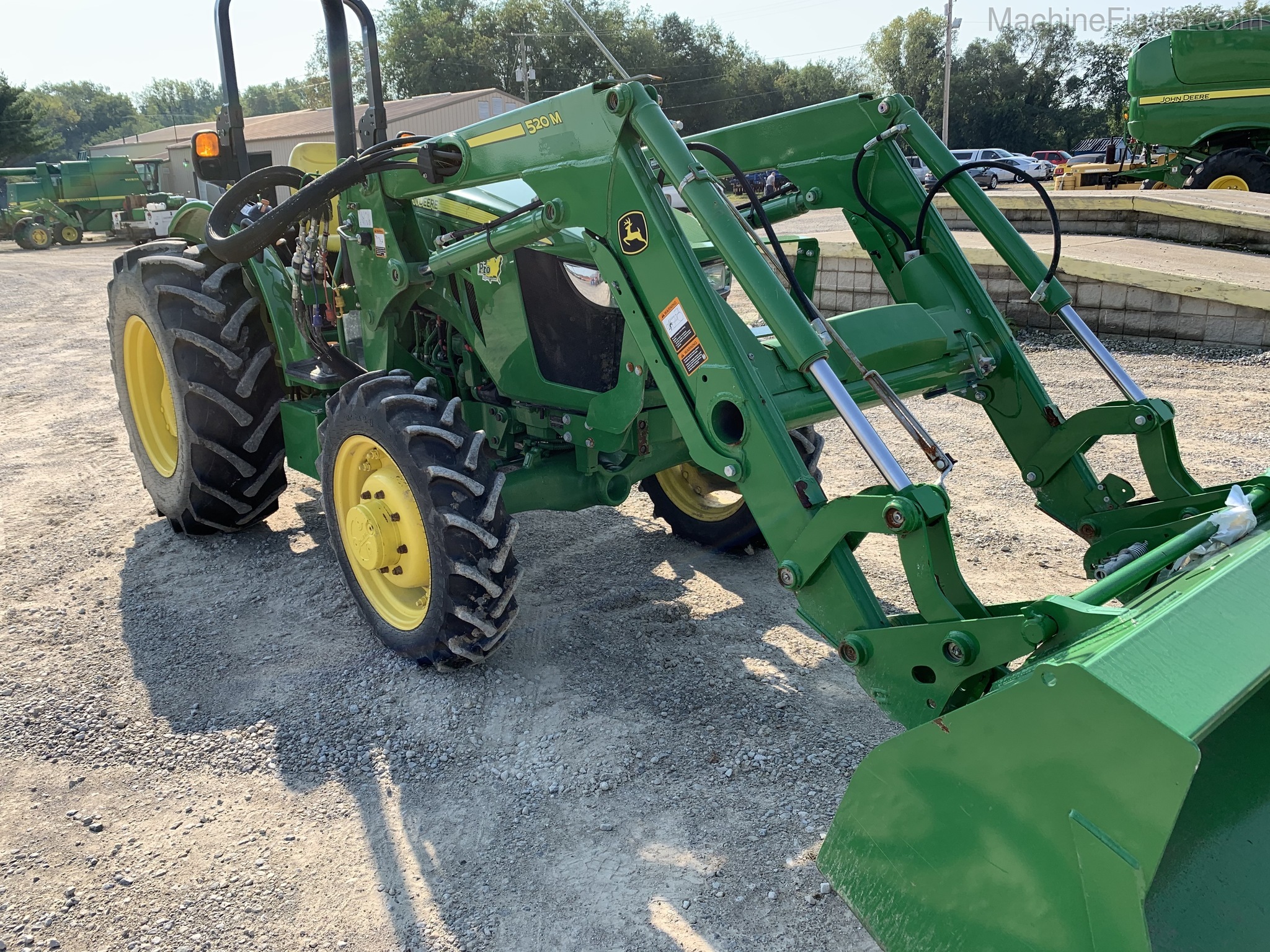2018 John Deere 5075E Image 3