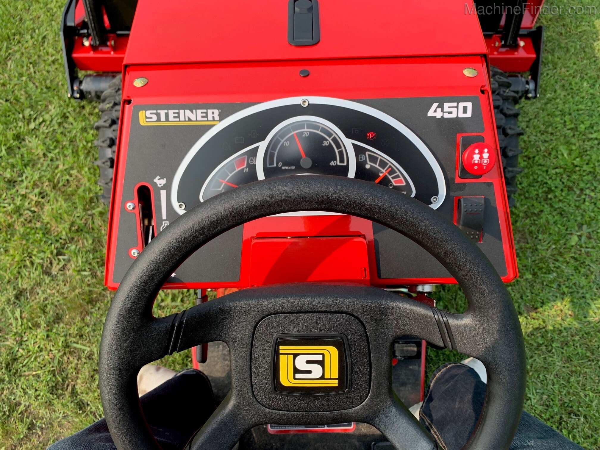 2020 Steiner 450 Image 12