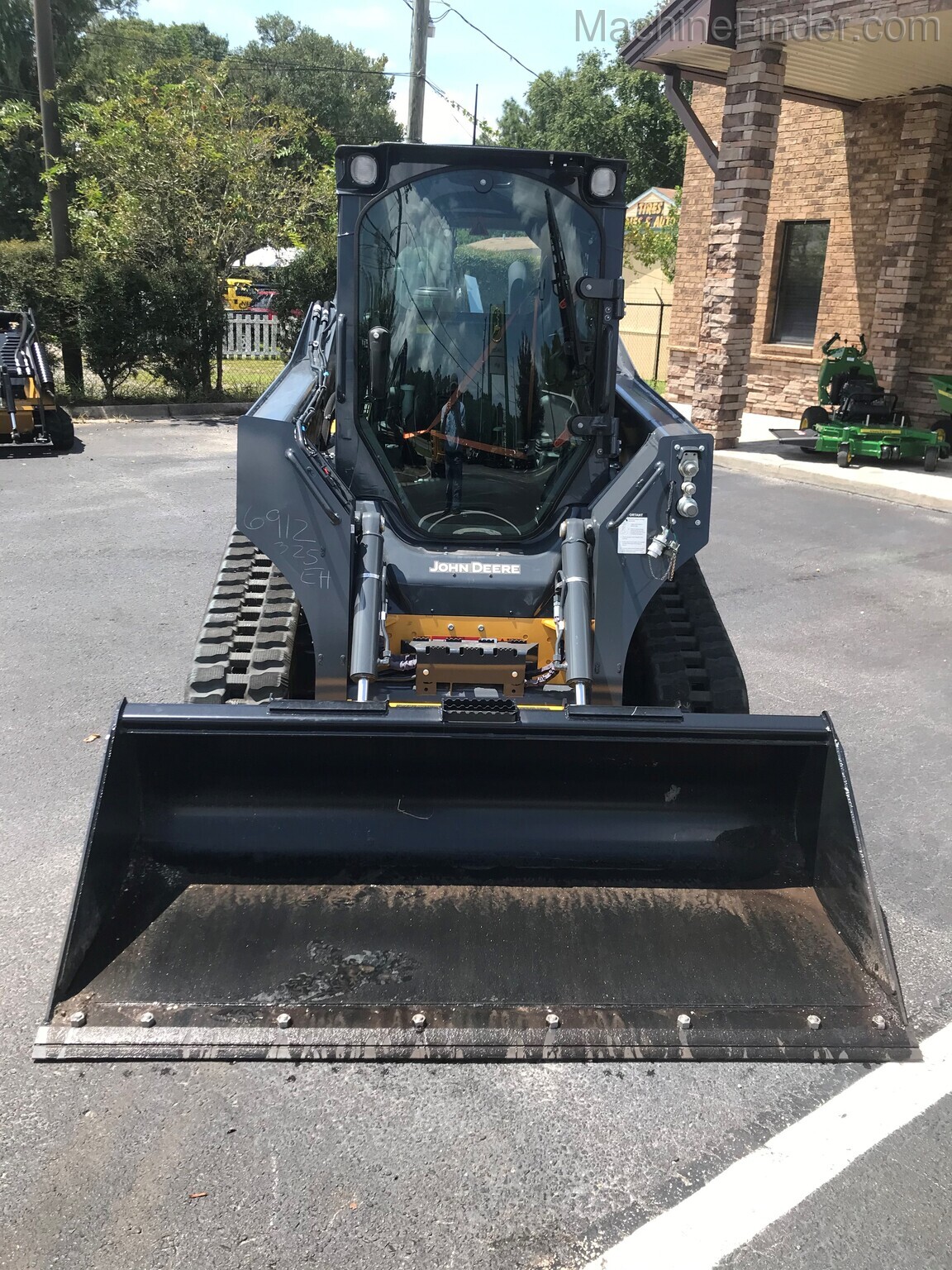 2020 John Deere 325G Image 2