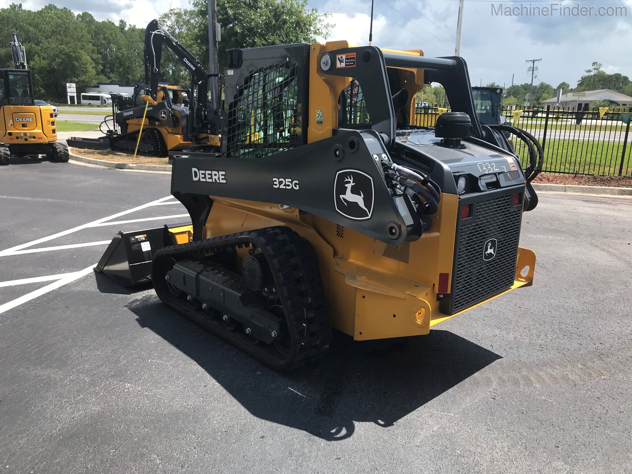 2020 John Deere 325G Image 4