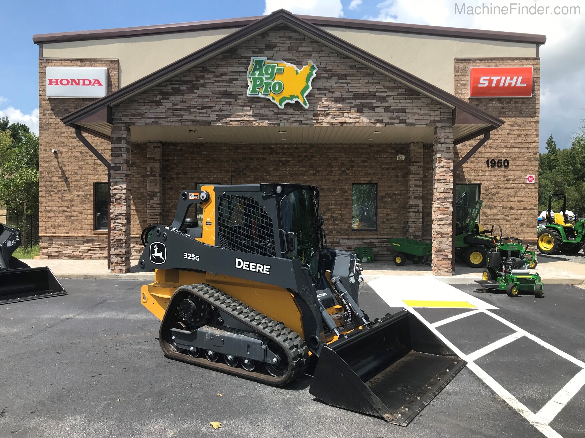 2020 John Deere 325G Image 1