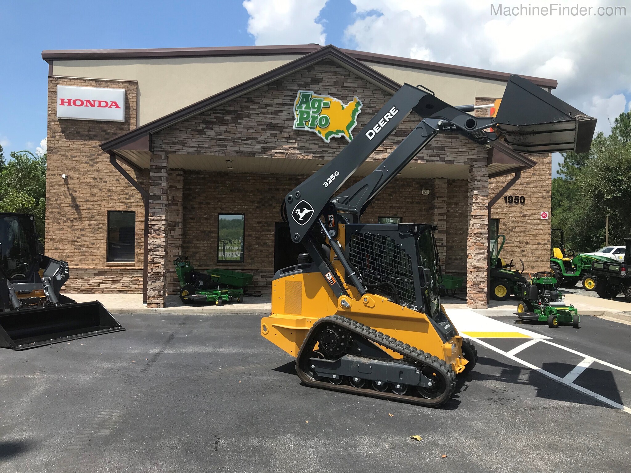 2020 John Deere 325G Image 5