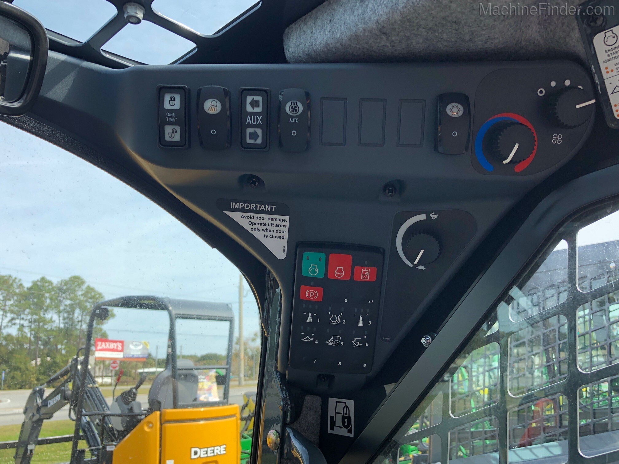 2020 John Deere 325G Image 9