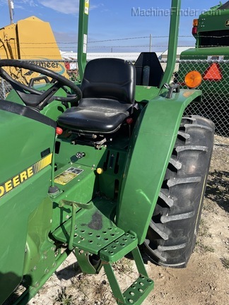 1997 John Deere 870 Image 4