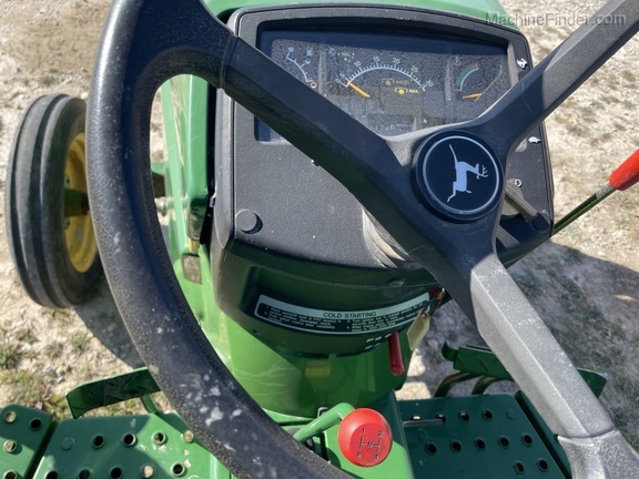 1997 John Deere 870 Image 8