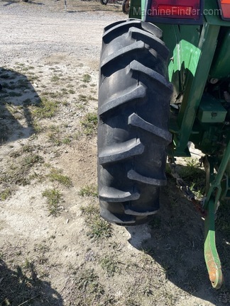 1997 John Deere 870 Image 7