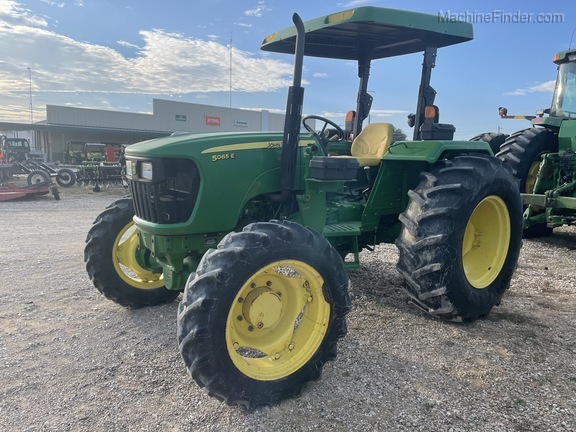 2014 John Deere 5065E Image 1