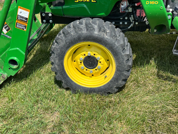 2017 John-Deere 3032E