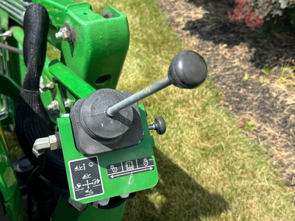 2017 John-Deere 3032E