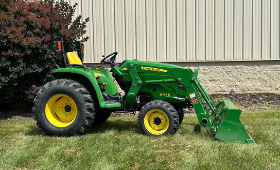 2017 John-Deere 3032E