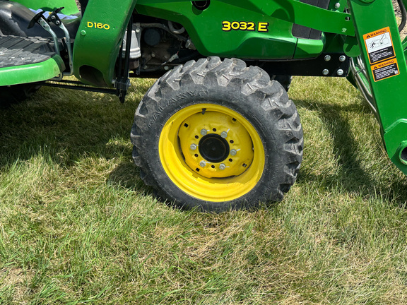 2017 John-Deere 3032E