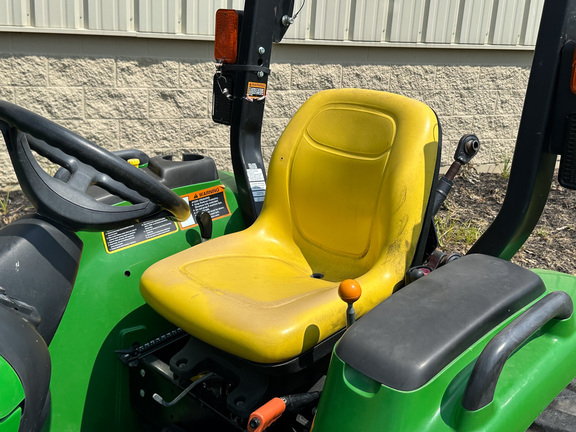 2017 John-Deere 3032E