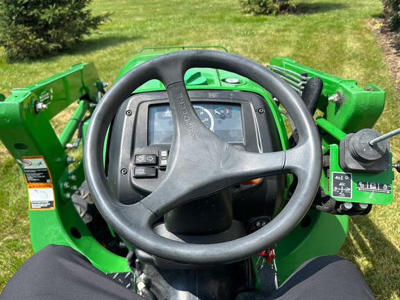 2017 John-Deere 3032E