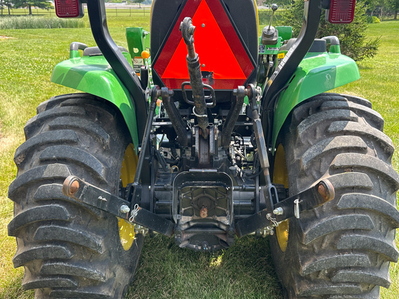 2017 John-Deere 3032E