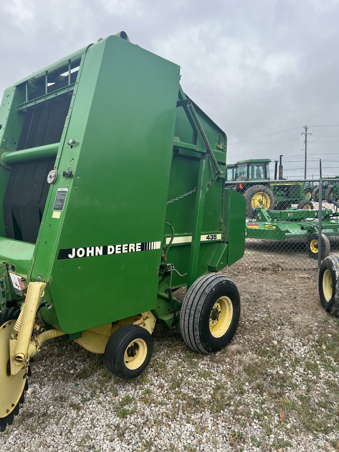 John Deere 435 Image 2