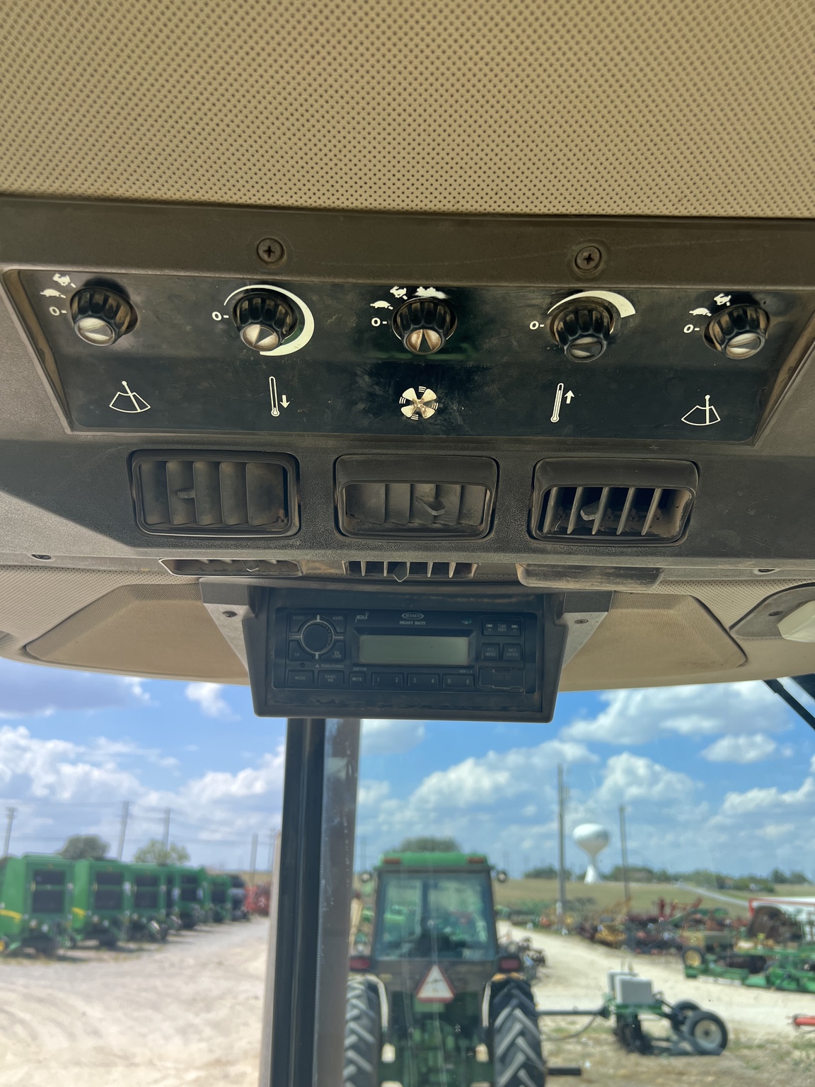 1990 John Deere 4555 Image 8