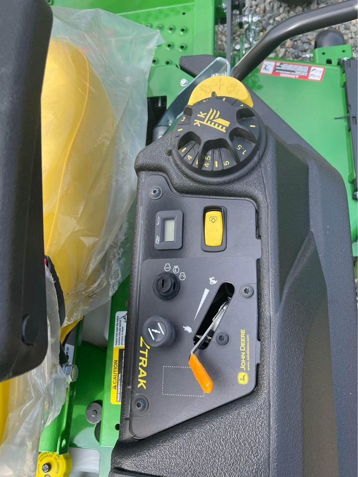 2025 John Deere Z720E Image 4
