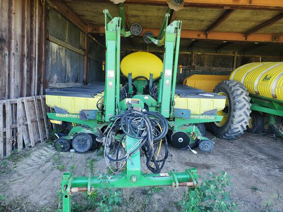 Photo of 2004 John Deere 1770NT