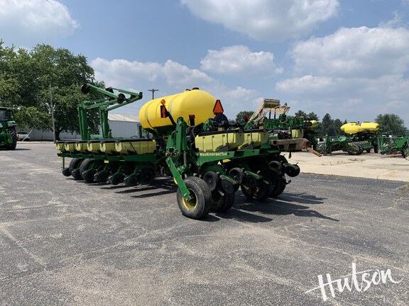Photo of 2004 John Deere 1770NT
