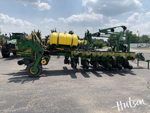 Photo of 2004 John Deere 1770NT