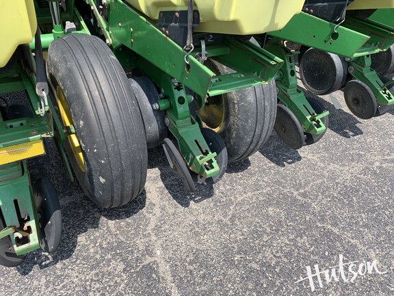 Photo of 2004 John Deere 1770NT