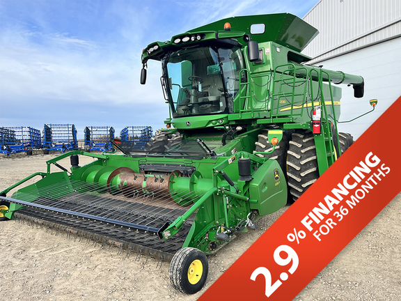Photo of a 2013 John Deere S690