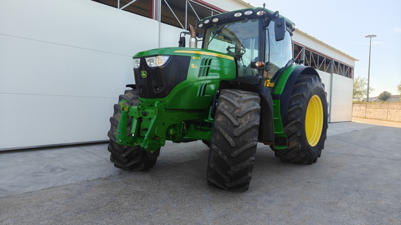 John Deere 6210R