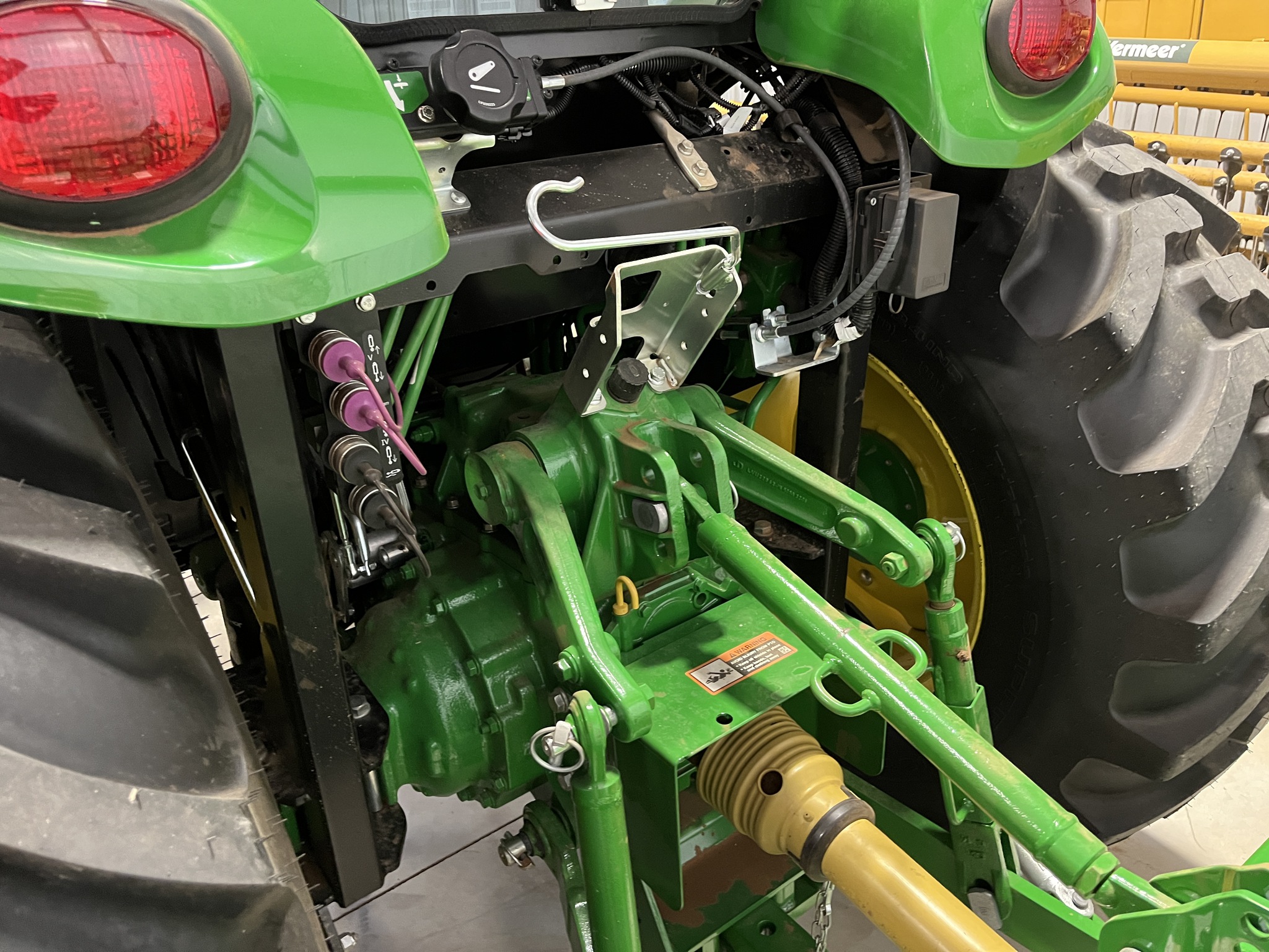 2023 John Deere 4066R Image 29
