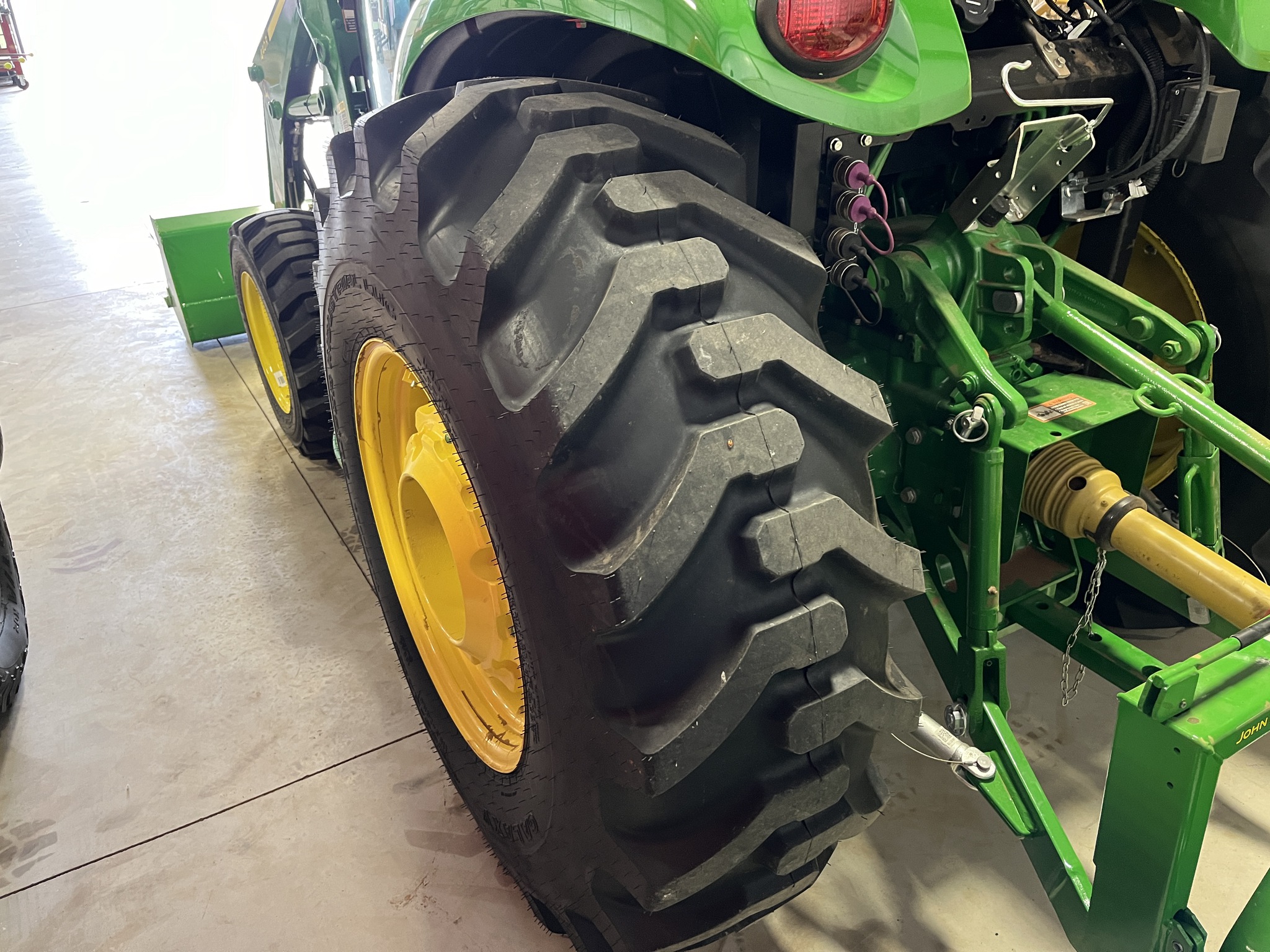 2023 John Deere 4066R Image 31