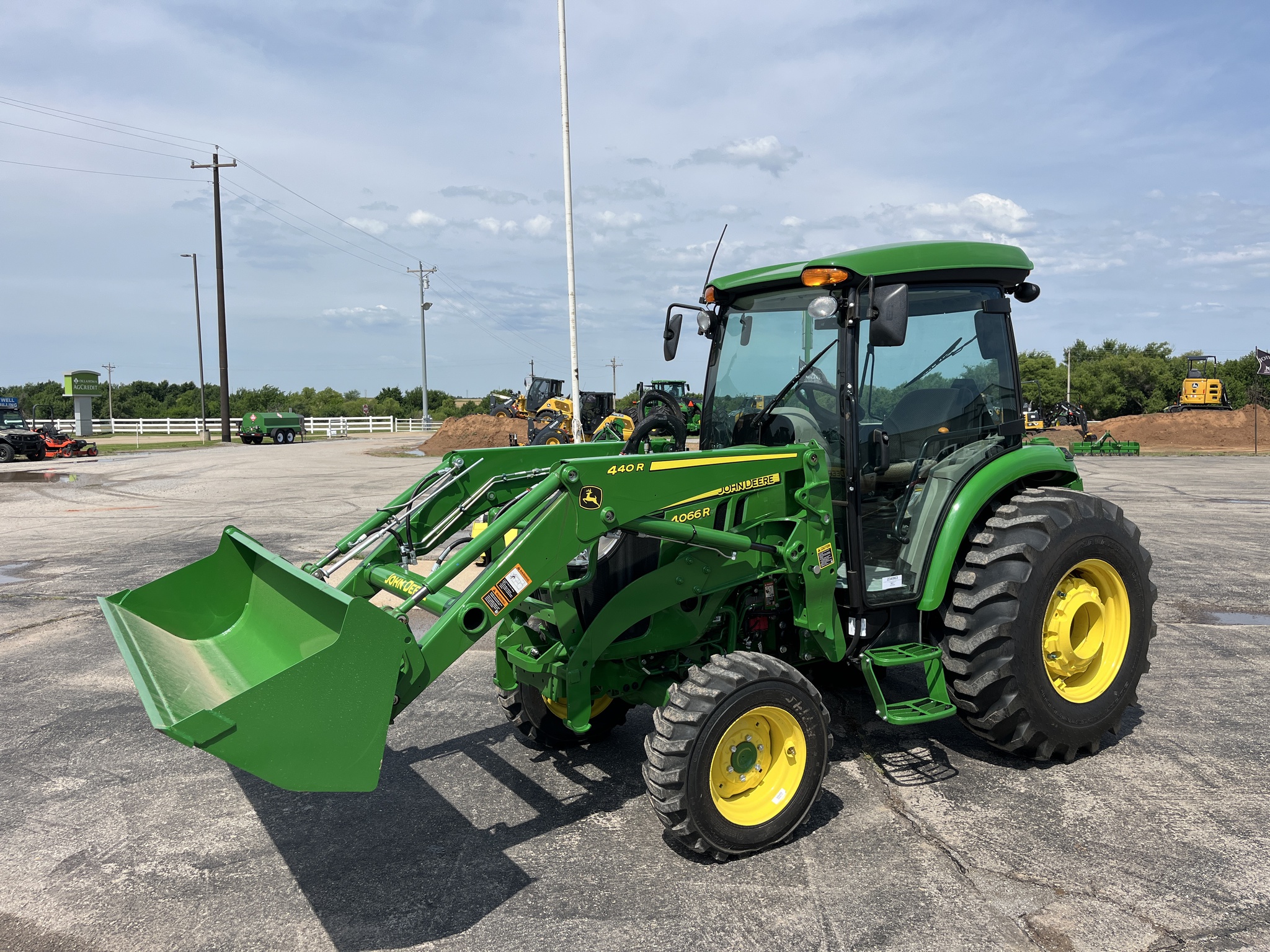 2023 John Deere 4066R Image 1