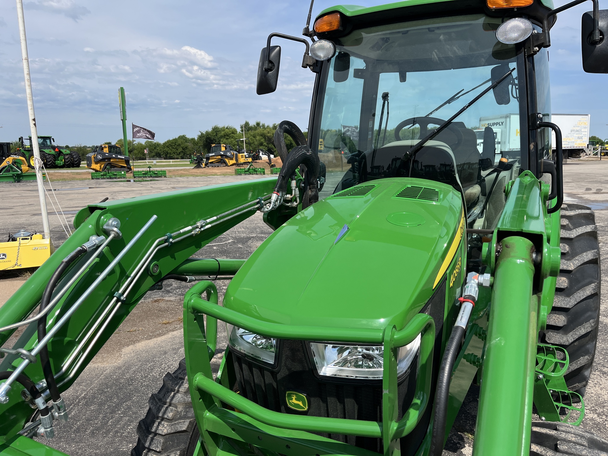 2023 John Deere 4066R Image 9